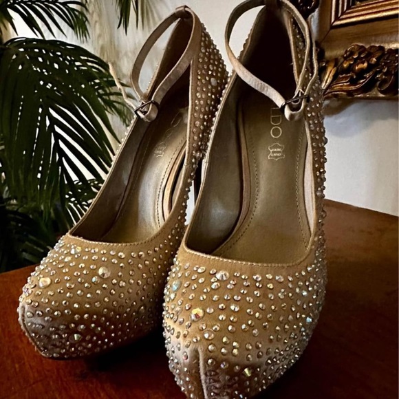 Gorgeous Sparkly Champagne Aldo Stiletto Heels - Fit for a princess! - Picture 2 of 10